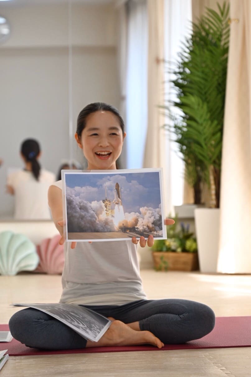 パネルを出してキッズヨガ説明