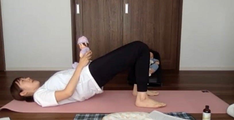 千葉県柏市「赤ちゃんとママのスキンシップを通じて愛情と信頼関係を深めるプログラム」ベビーヨガ&ママヨガ「ベビーマッサージ」資格