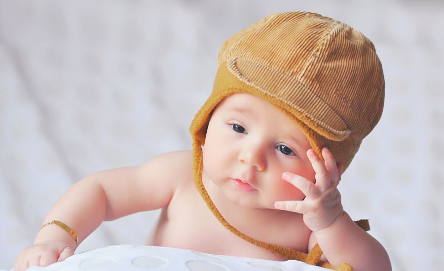 寝返り返りができるようになるとどう変わる?赤ちゃんの運動発達と脳の発達を促すポイント