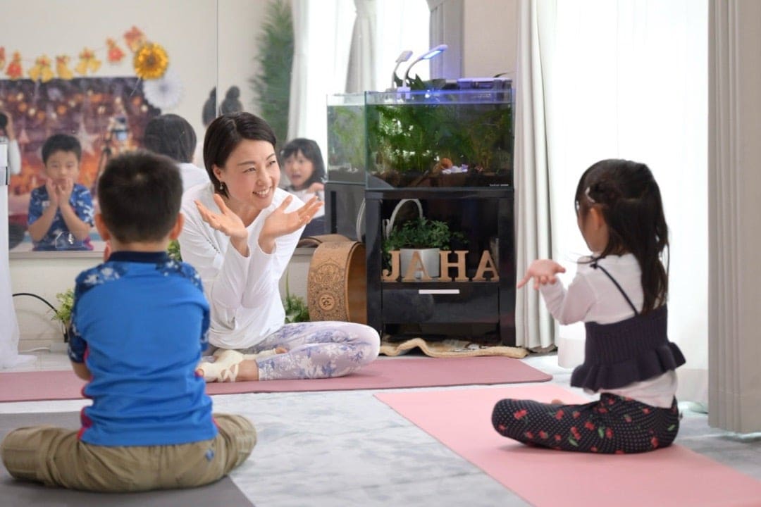 千葉県柏市『成長期の土台を作る!柔軟性と集中力を高めるヨガ』キッズヨガ資格