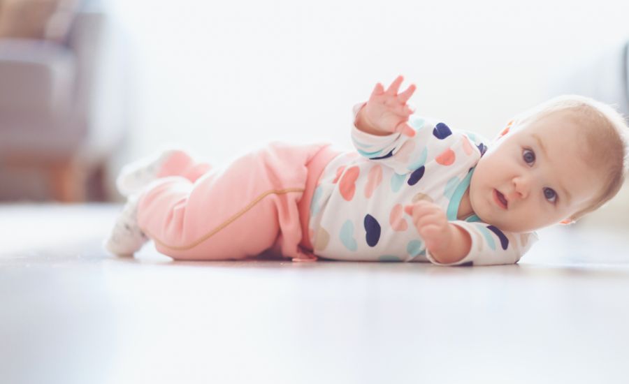 赤ちゃんの成長段階|0歳からの自我の芽生えと親ができる関わり方