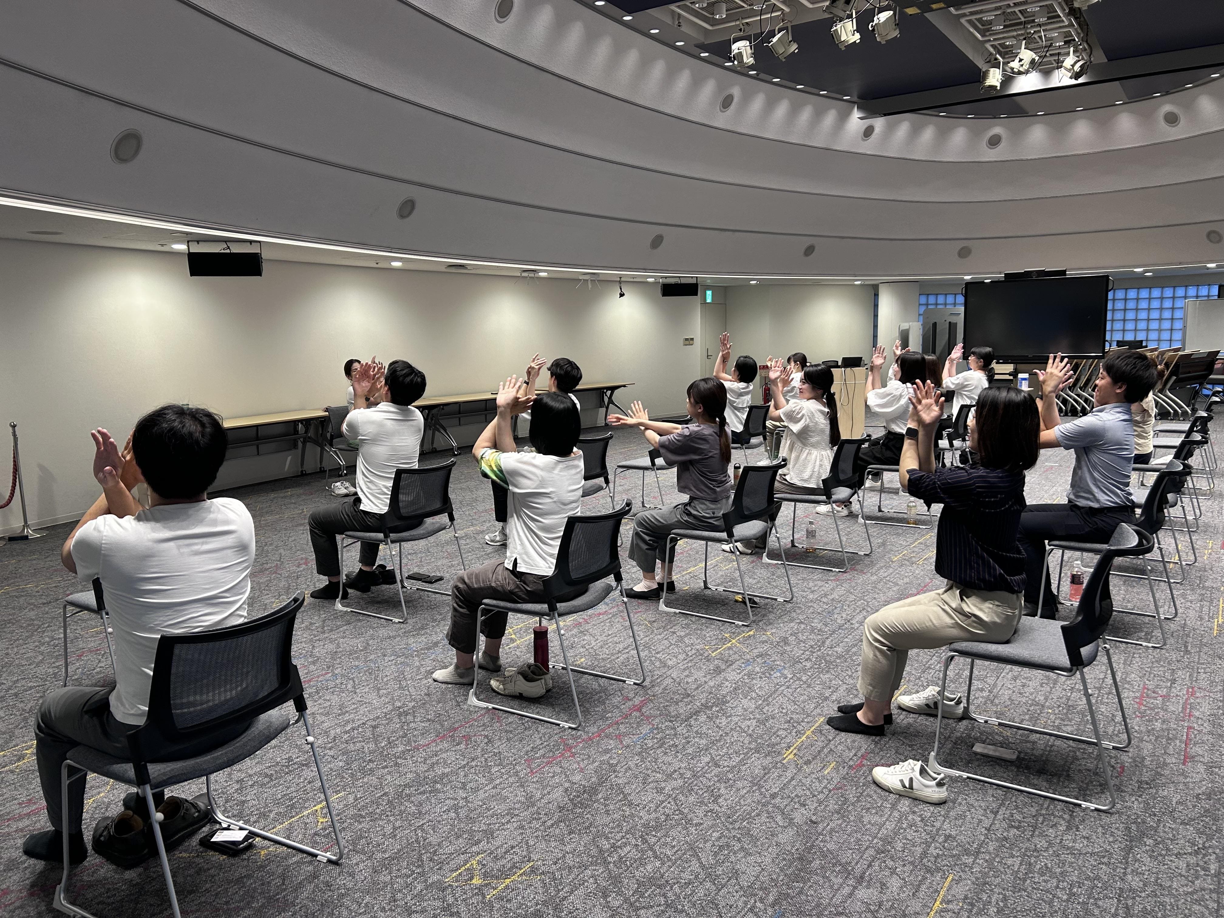 出張ヨガ｜チェアヨガレポート｜デスクワーク疲労をリセットし&hellip;