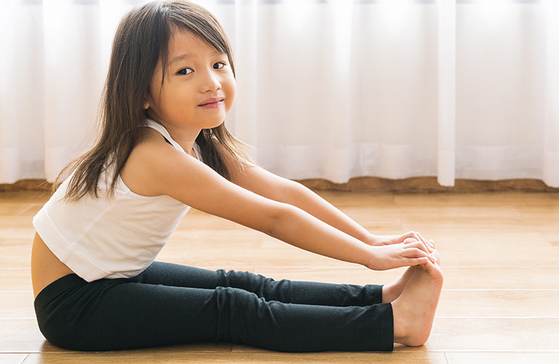 姿勢に着目して美しい姿勢を子供の頃から備える