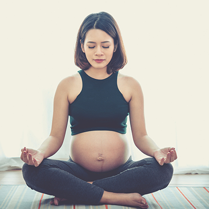 呼吸で整えるマタニティヨガ