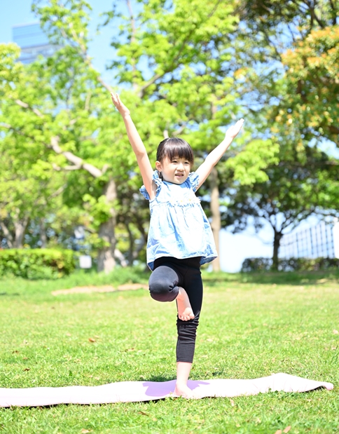 ヨガの基本も学びます。ヨガ経験が無い方でもご受講頂けます